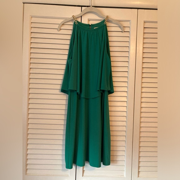 Flowy sleeveless green dress with gold chain - size 10 P - db established 1962 - Picture 1 of 3